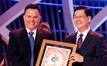 鳳鋁鋁業(yè)被評為“市民最喜愛的品牌企業(yè)”、“廣佛同城至愛佛山品牌”